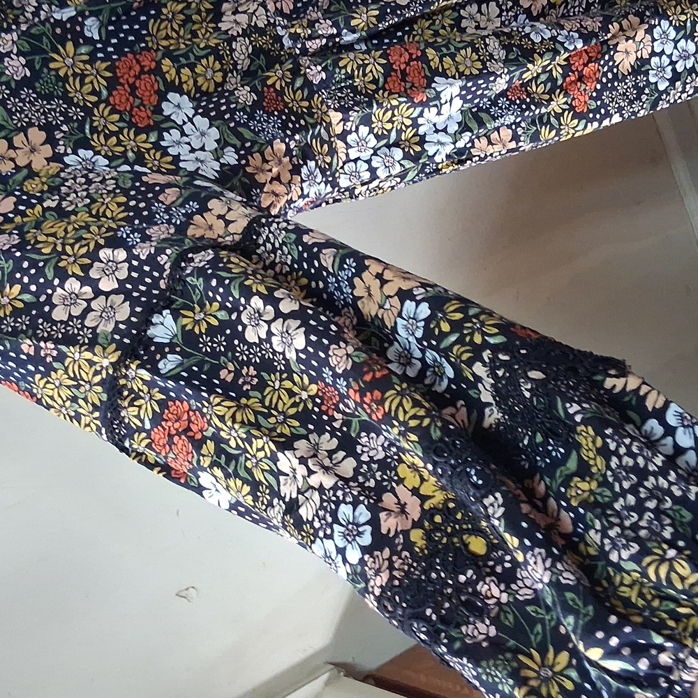 Black Floral Long Sleeve Dress - Picture 4 of 10